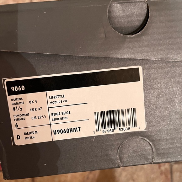 New Balance 9060 sz 6 women rain cloud stone sneakers - Picture 7 of 9